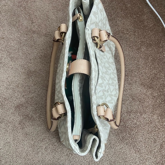 Michael Kors jet set purse - Picture 7 of 10